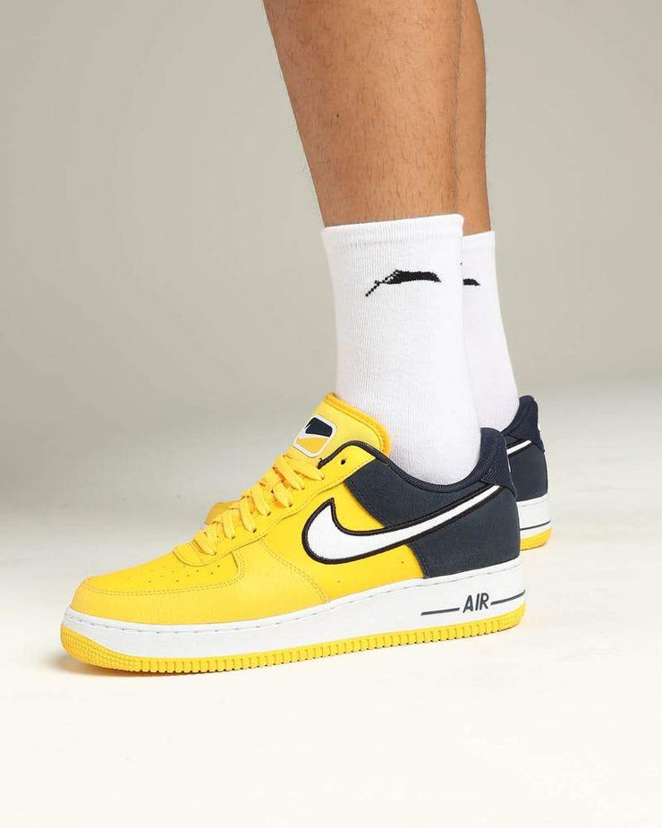 Nike Air Force 1 &