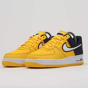 Nike Air Force 1 &